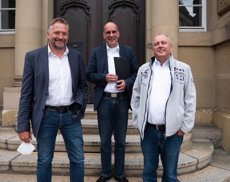 Eine Partnerschaft aus Forschung und Bürgerschaft mit Bestand (von links): Dr. Dirk Pietruschka, Hochschule für Technik Stuttgart, Wüstenrots Bürgermeister Timo Wolf und Thomas Löffelhardt, Technischer Leiter und Energiebeauftragter der Gemeinde Wüstenrot