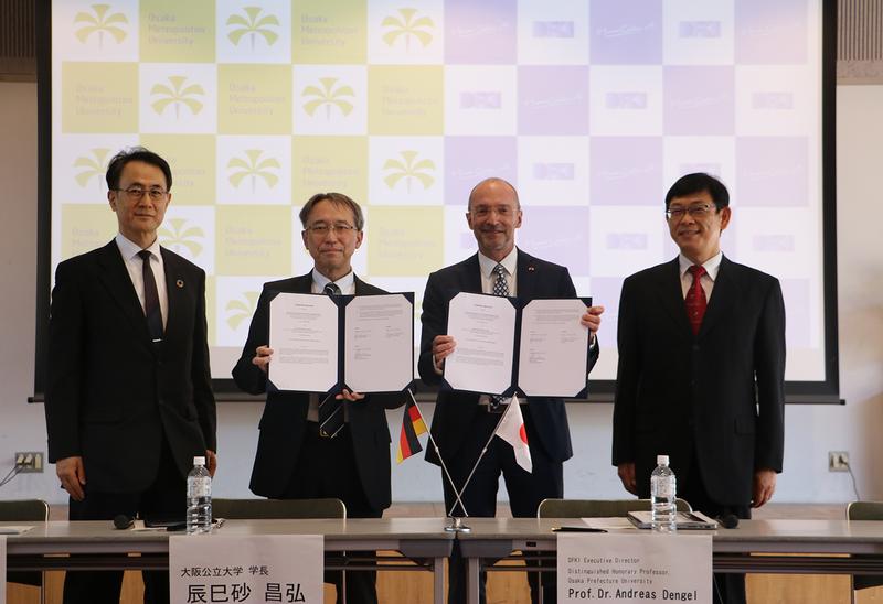 (v.l.n.r.:) Hiroyuki Sakugari, Vize-Päsident der OMU, der Präsident der OMU, Prof. Masahiro Tatsumisago, Prof. Andreas Dengel, Prof. Koichi Kise 