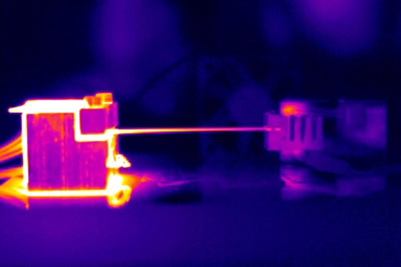 Wärmebild eines thermoelektrischen Generators in Aktion.