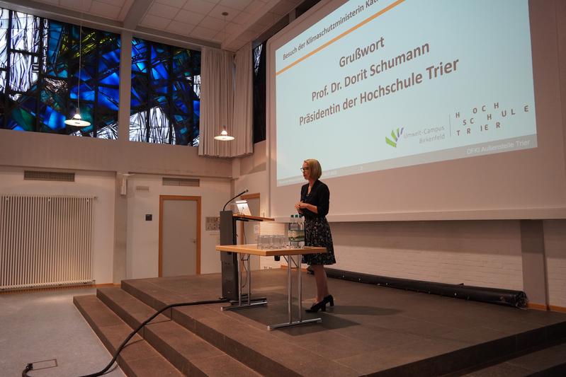 Prof. Dr. Dorit Schumann Präsidentin der Hochschule Trier  beim Grußwort