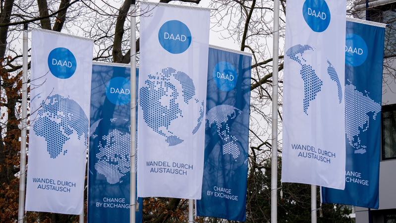 Flaggen vor der DAAD-Zentrale in Bonn.