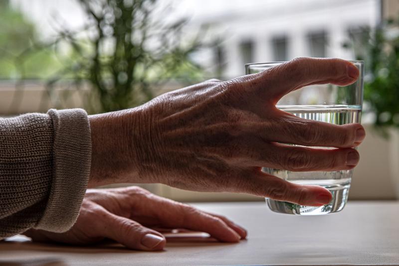 Wichtig bei großer Hitze: Genügend trinken, am besten Wasser oder Schorle.