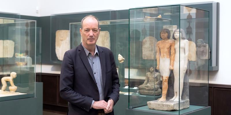 Der Kustos des Ägyptischen Museums, Dr. Dietrich Raue, verlässt die Universität Leipzig und geht nach Kairo.