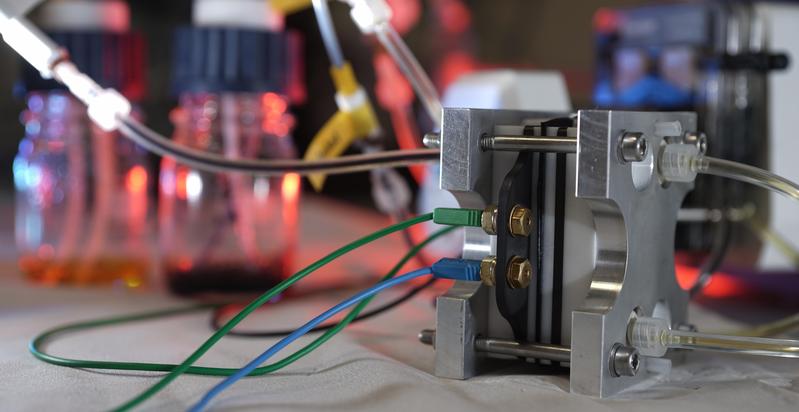 Prototyp einer Redox-Flow-Batterie, die im Zentrum für Energie und Umweltchemie der Universität Jena entwickelt wurde.