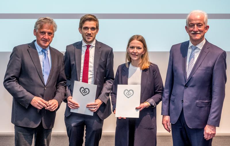 Professor Dr. Armin Welz, Vorsitzender des Wissenschaftlichen Beirats der Deutschen Stiftung für Herzforschung, Dr. Daniel Finke, Dr. Tina Stegmann (in Vertretung von Dr. Julius Katzmann), Josef Glaen, Vorsitzender der Josef-Freitag-Stiftung