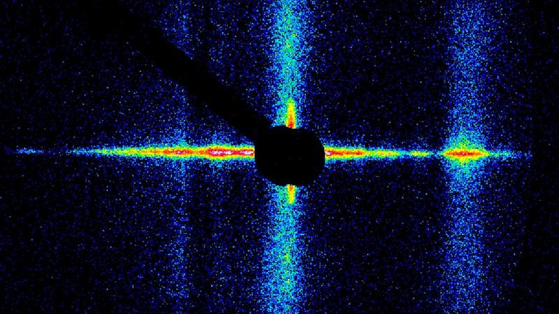 Röntgenkleinwinkelstreuung unter streifendem Einfall an einer mehrschichtigen Probe, gemessen mit einzelnen Röntgenpulsen des SACLA-Röntgenlasers in Japan.