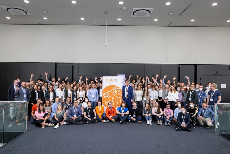 Ein Herz für den Nachwuchs: Junge Wissenschaftlerinnen und Wissenschaftler bei der diesjährigen DDG-Tagung in Berlin