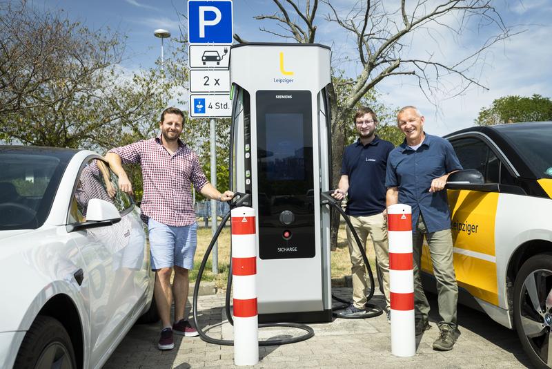 Wirkten an der Entwicklung der HPC-Ladesäule mit: Viktor Wolff (Taubert Consulting), Benjamin Stollberg (Leipziger Stadtwerke) und Prof. Dr.-Ing. Andreas Pretschner (HTWK Leipzig)