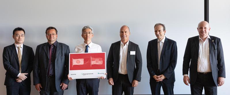 Tomoyuki Kishi, Japanisches Generalkonsulat München, Dr. Marc Entenmann, IPA, Naoki Samawura, Sugino Machine Ltd., Prof. Thomas Bauernhansl, IPA, Claus Mayer, Ministerium für Wirtschaft, Arbeit und Tourismus Baden-Württemberg, Dr. Michael Hilt, IPA.