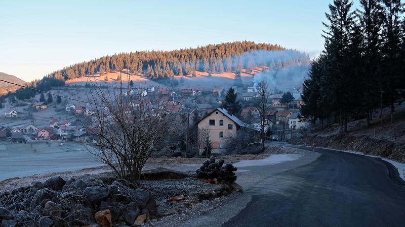 Holzrauch. Retje im slowenischen Teil der Dinarischen Alpen.