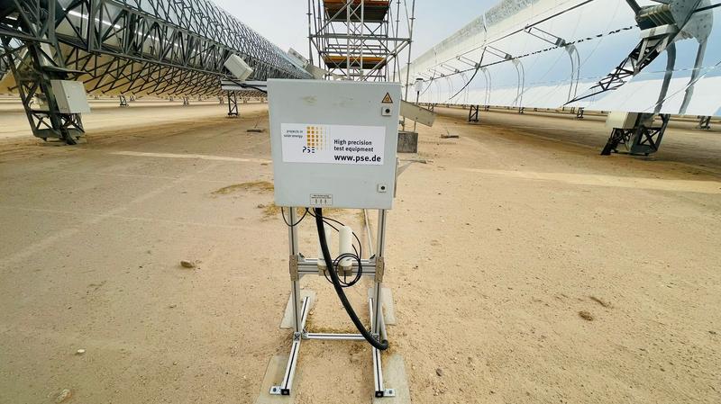 AVUS-Sensor: Soiling measurement at the Shagaya parabolic trough power plant built by the TSK group and owned by KISR (Kuwait Institute for Scientific Research). 