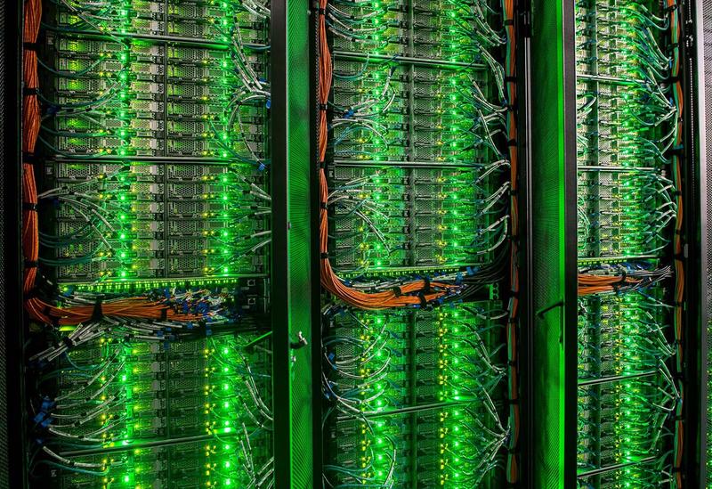 Numerische Simulationsrechnungen in der Windenergieforschung benötigen enorme Rechenpower. Ein Teil der Fördermittel für das Projekt MOUSE dient dazu, einen Hochleistungs-Rechencluster an der Universität zu erweitern. 