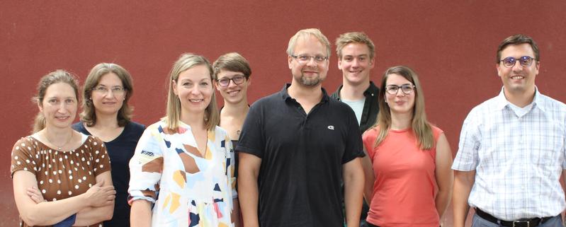 The award winners: Sarah Nietzer, Gudrun Dandekar, Daniela Zdzieblo, Antje Appelt-Menzel, Florian Groeber-Becker, Christian Lotz, Maria Steinke, Marco Metzger. 