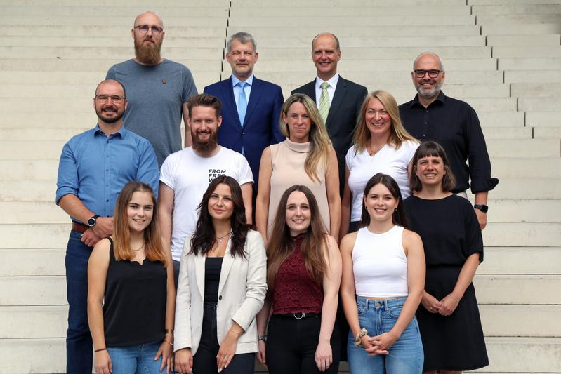 Exzellente Studentinnen starten beim Förderprogramm ICS Best Female Talents (von unten li.): Julia Schmidt, Sophia Lankes, Franziska Goll und Jana Luckas.