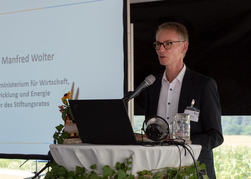 Stiftungsratsvorsitzender MDirig Dr. Manfred Wolter vom Bayerischen Staatsministerium für Wirtschaft, Landesentwicklung und Energie bei seiner Ansprache