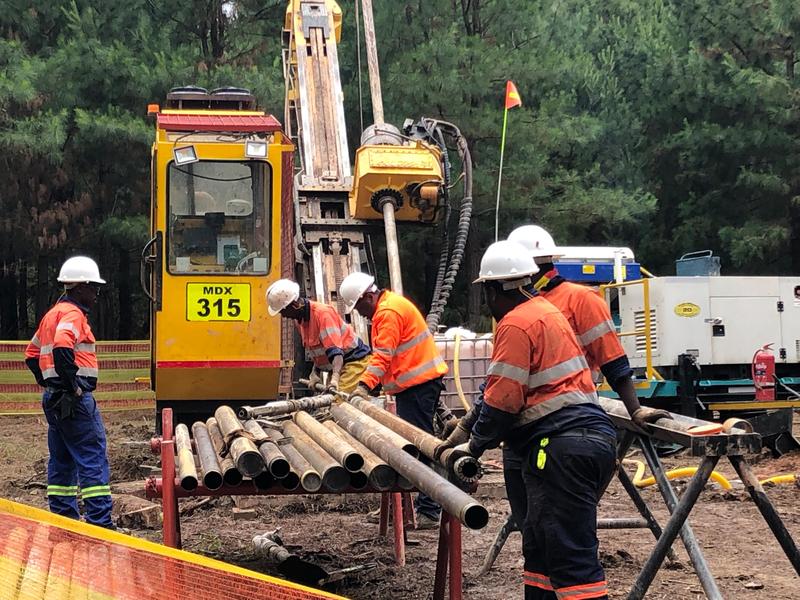 The drilling crew deploys an instrument at the end of the drill pipe that measures the orientation of the rock strata at a depth of about 200 m.