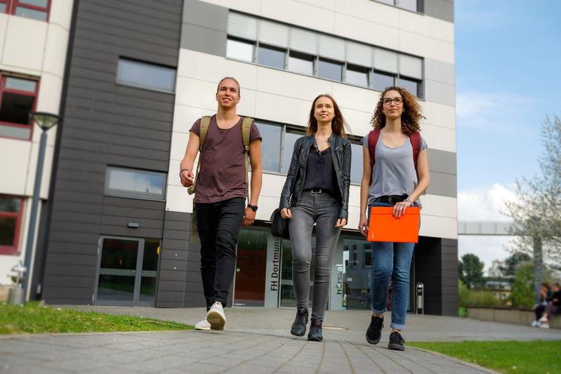Studieninteressierte können an der Fachhochschule Dortmund noch kurzfristig ins Studium starten.