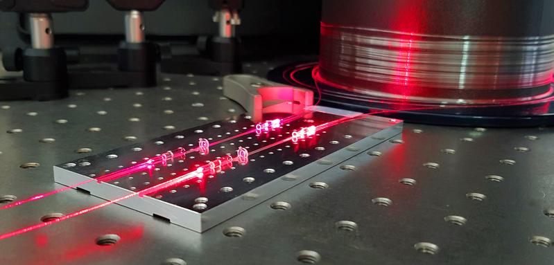 The use of hollow-core fibers makes fiber optic gyroscopes less susceptible to external interference factors.