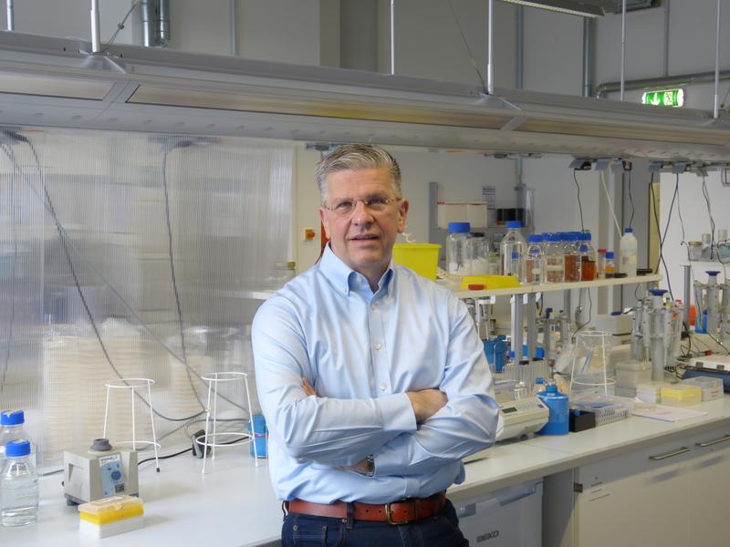 Prof. Dr. Dirk Bockmühl, Professor für Mikrobiologie an der Hochschule Rhein-Waal