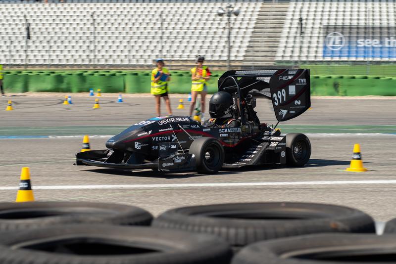 Formula Student Team der HKA gewinnt Wettbewerb in Deutschland, auch bei der Endurance erlangte es Platz 1 