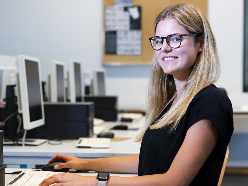 Julia Gebler erwirbt nach ihrem Bacherlorabschluss des Bauingenieurwesens an der BTU Cottbus-Senftenberg nun die Höherqualifikation im Master.