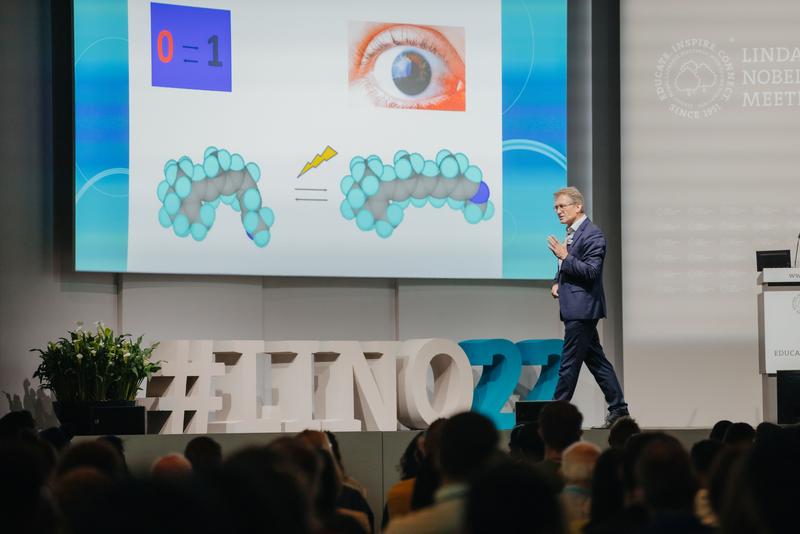 Nobel Laureate Ben L. Feringa during his lecture at #LINO22