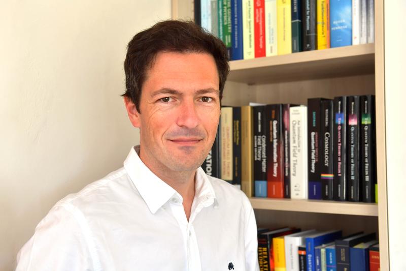 Stefan Flörchinger ist neuer Professor für Theoretische Physik und Quantenfeldtheorie an der Friedrich-Schiller-Universität Jena.