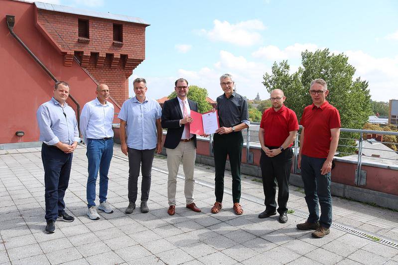 Das Präsidium der Technischen Hochschule Brandenburg verabschiedet den bisherigen Vizepräsidenten für Lehre und Internationales Rolf Socher in den Ruhestand.