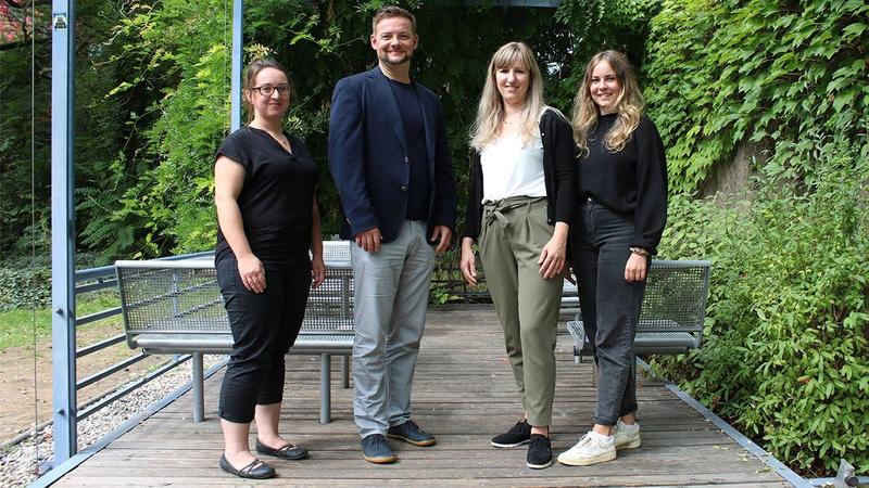 Von links: Claudia Küttner (Projektmitarbeiterin), Dr. Jonas Hänel (Projektleitung), Christin Amende (Studentische Hilfskraft), Lucie Strauß (Projektmitarbeiterin)