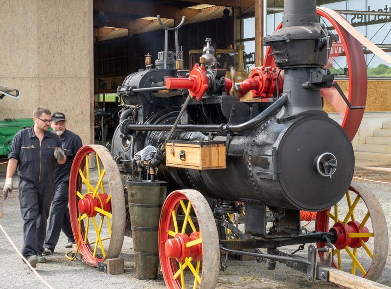 Die Dampflokomobile von 1901 im Einsatz – sie gehört zu den Highlights im DLM Hohenheim.