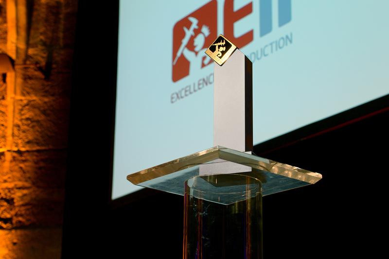 Der Pokal für den Gesamtsieger im Wettbewerb »Excellence in Production« des Jahres 2021 ging an die ZF Friedrichshafen AG in Schweinfurt.