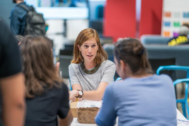 Am 14. September 2022 sind die Unternehmerinnen Medizinerin Dr. Sophie Chung und Mode-Managerin Inga Lieckfeldt zu Gast beim HWR Female Founders Talk.