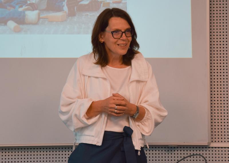 Sigrid Fellmeth ist Diplom-Ökotrophologin sowie Schulungsleiterin und Mentorin des Projekts „Abenteuer Essen – frühkindliche Ernährungsbildung in der Metropolregion Rhein-Neckar“ an der SRH Hochschule Heidelberg.