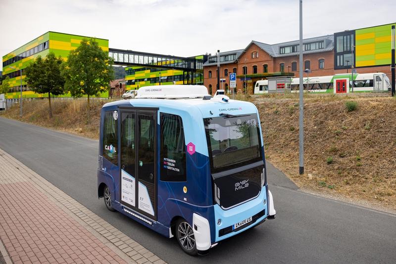 Ein CAMIL-Bus am Ilmenauer Bahnhof