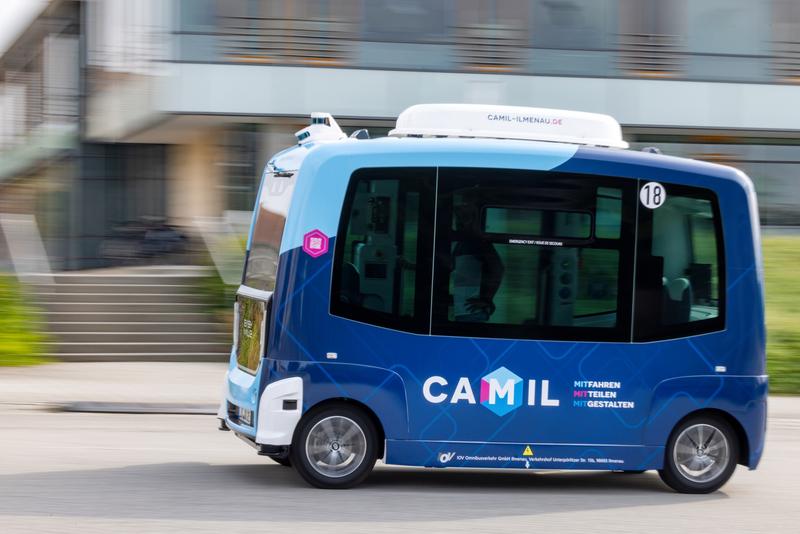 Ein CAMIL-Bus auf dem Campus der TU Ilmenau