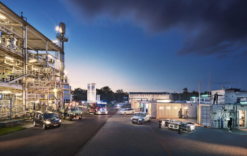 ReFuels können jetzt in fast allen Fahrzeugen eingesetzt und in absehbarer Zeit in großen Mengen hergestellt werden. (Foto: Markus Breig und Amadeus Bramsiepe, KIT)