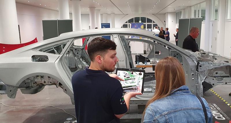 In der Ausstellung der XR Week konnten Besucher Virtual-Reality- und Augmented-Reality-Lösungen praktisch ausprobieren.