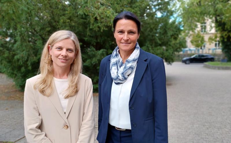 Die Prorektorinnen der PHKA: Prof. Dr. Dorothee Kohl-Dietrich (l.) und Prof. Dr. Annette Worth 