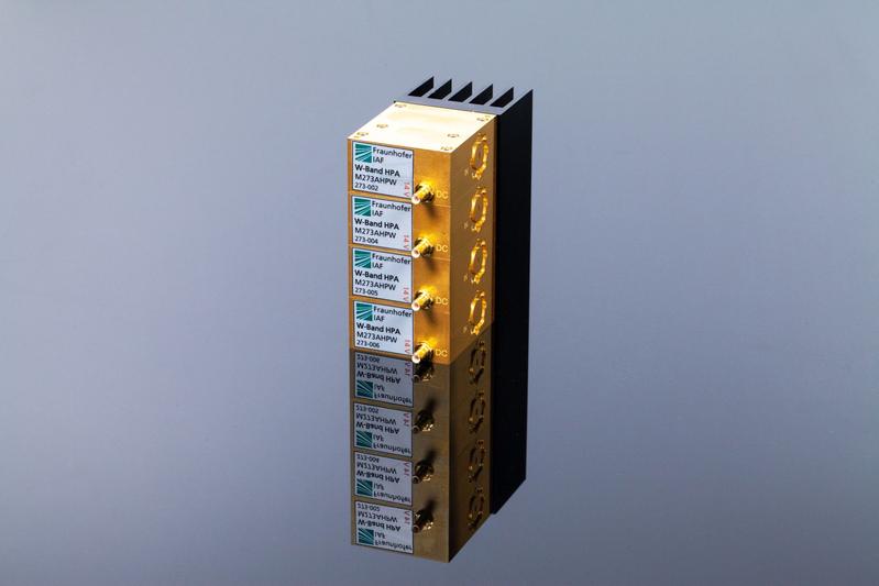 GaN-based E-band module for broadband point-to-point data links over long distances in 6G mobile communications