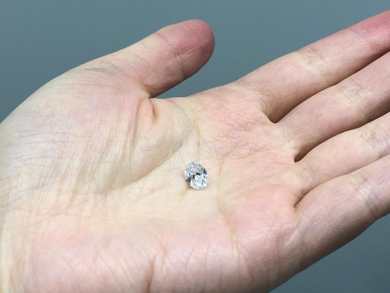 The diamond from Botswana revealed to the scientists that considerable amounts of water are stored in the rock at a depth of more than 600 kilometres.