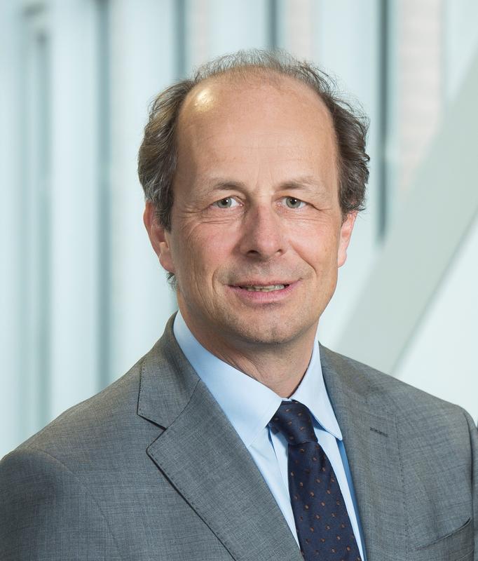 Professor Dr. Marc Bungenberg, Direktor des Europa-Instituts der Universität des Saarlandes, ist Inhaber des Jean-Monnet-Lehrstuhls für internationale Streitschlichtung und Rechtsstaatlichkeit.