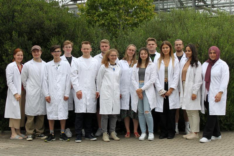 Die diesjährigen iGEM-Mitglieder (vollständige Bildunterschrift s. Text)