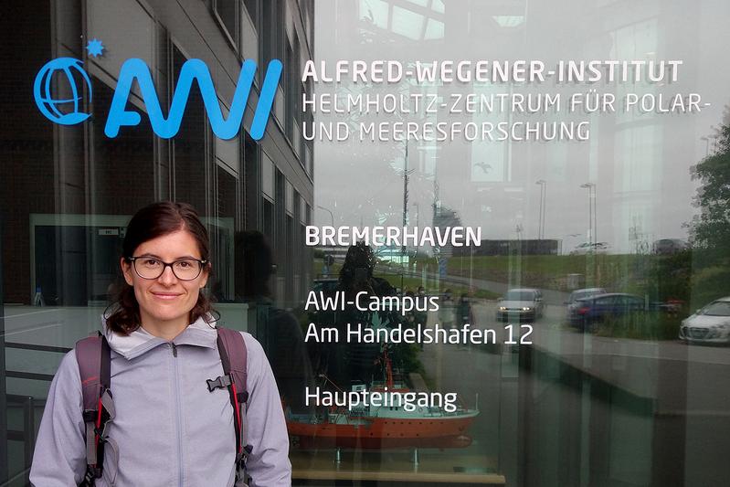 Dr. Marta Pérez Rodríguez vor dem Alfred-Wegener-Instituts, Helmholtz-Zentrum für Polar- und Meeresforschung (AWI) in Bremerhaven.