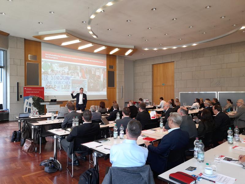 Auf dem 8. Symposium "Bankenaufsicht" der HFM in Bonn