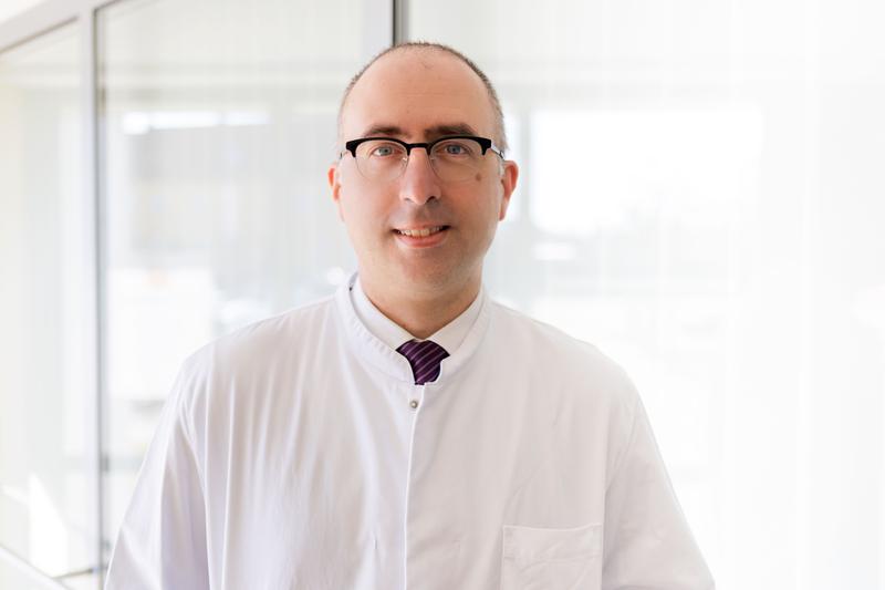 Prof. Dr. Dimitrios Mougiakakos, Direktor der Universitätsklinik für Hämatologie und Onkologie Magdeburg. 