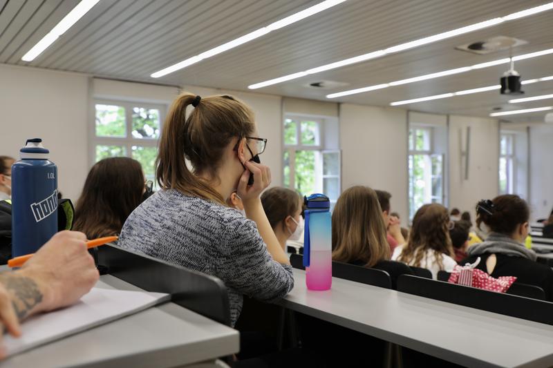 Für das Wintersemester 2022/23 setzt die Pädagogische Hochschule Karlsruhe auf Präsenzlehre.
