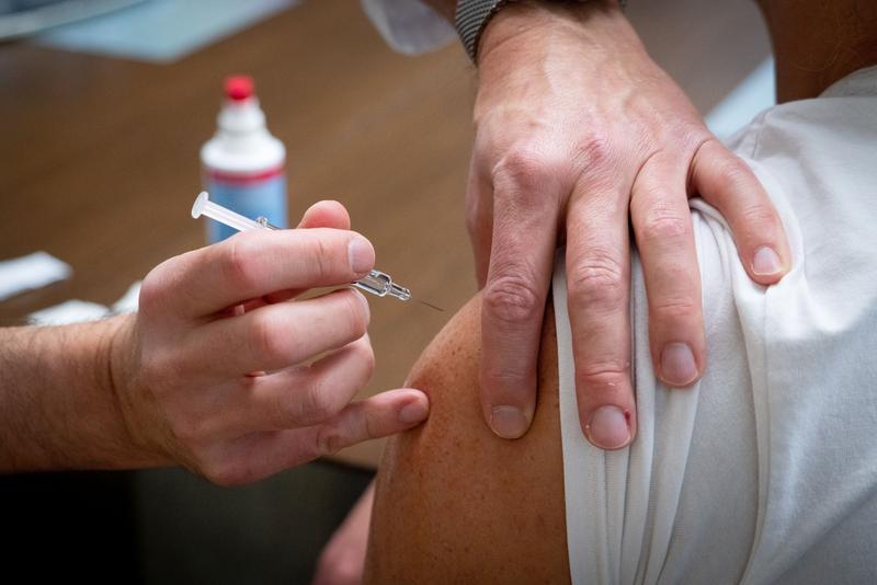 Mit dem Eintreffen der ersten Impfdosen gegen die saisonale Grippe startete der Betriebsärztliche Dienst des Dresdner Uniklinikums Ende September die diesjährige Impfkampagne für die Belegschaft. 