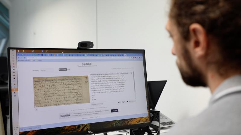 Über die Online-Plattform können auch Laien sehr einfach historische Handschriften digitalisieren und lesen. 