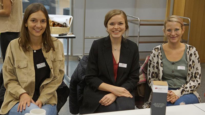 Anna-Lena Schmid, Malinda Helmcke und Sina Fantini sind drei der 22 Erstsemesterstudierenden im neuen Masterstudiengang Advanced Practice in Healthcare des DHBW CAS