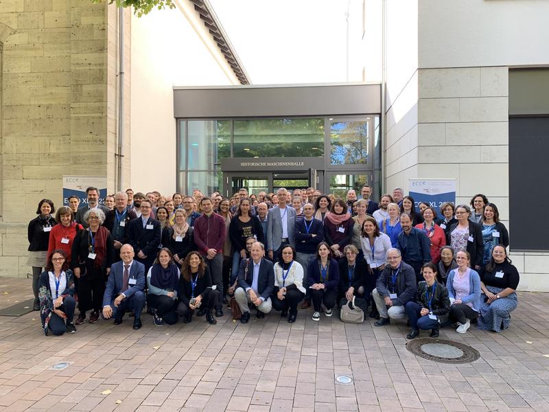 Teilnehmende des ECCO-Meetings 2022 vor dem Steigenberger Parkhotel in Braunschweig